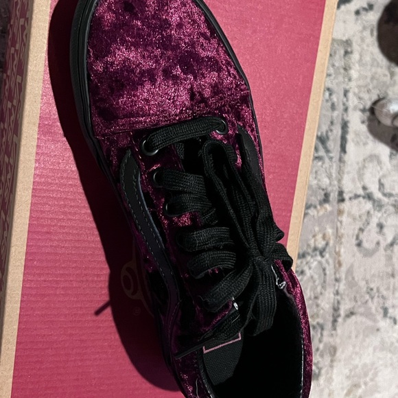 COPY - Vans platform velvet shoes. Brand new still in the box. Size 6.5 in wome… - Picture 3 of 6